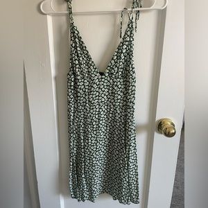 Reformation Dress in Green, White Daisy Print in Size 6.